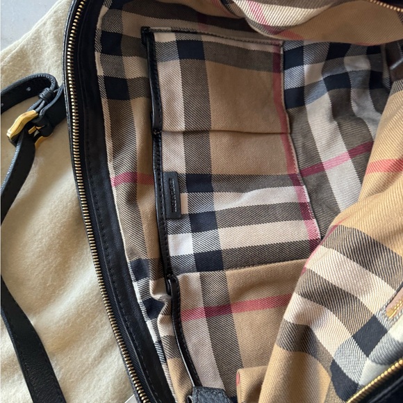 Burberry Leather Bag.Like new condition - Picture 7 of 15